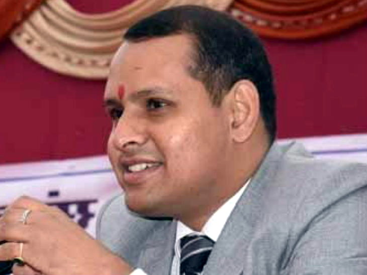 बुंदस जैसे अफसरों का सोच आज भी औपनिवेशिक