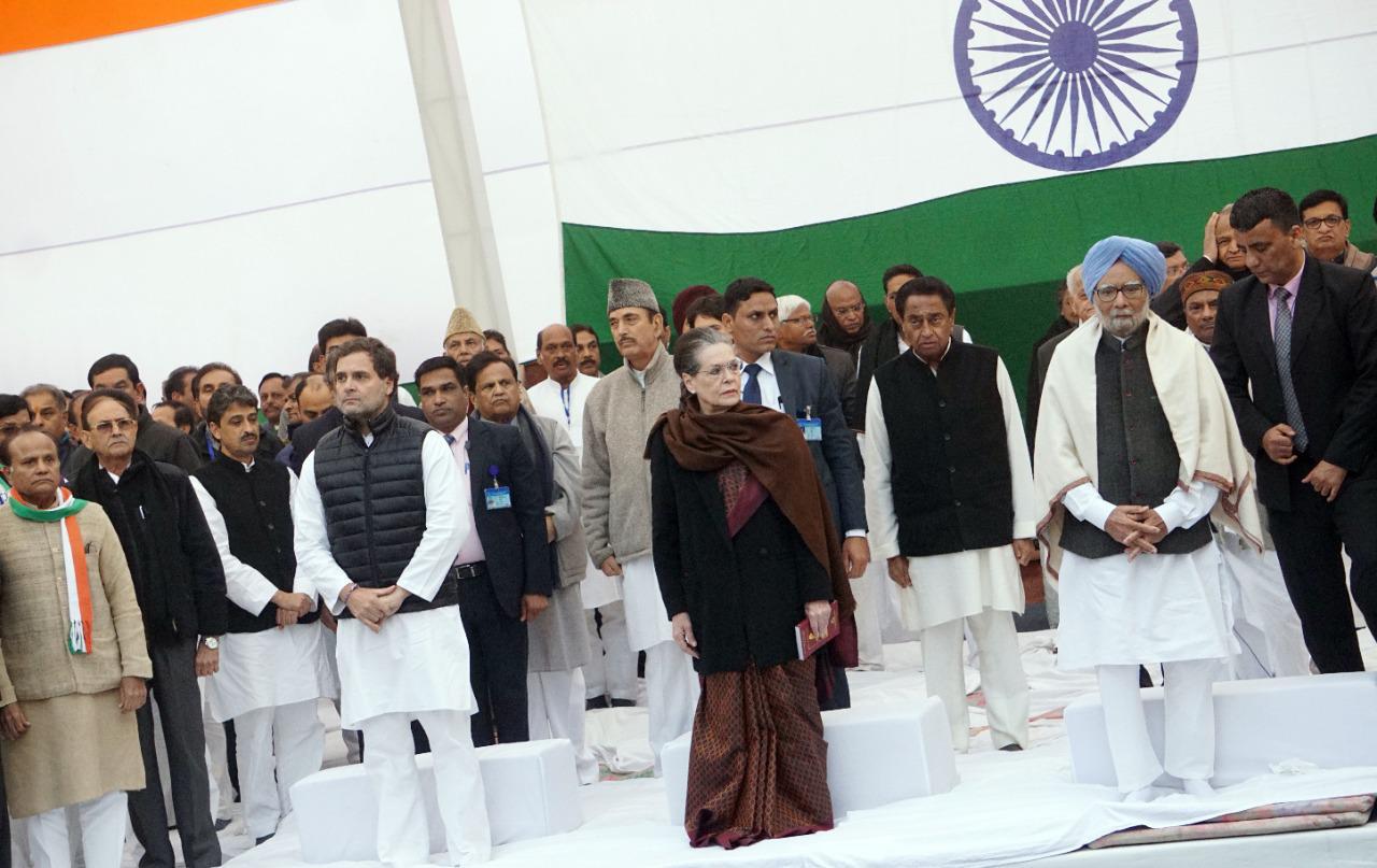 डूबकर उबरने का ख्वाब देखती कांग्रेस