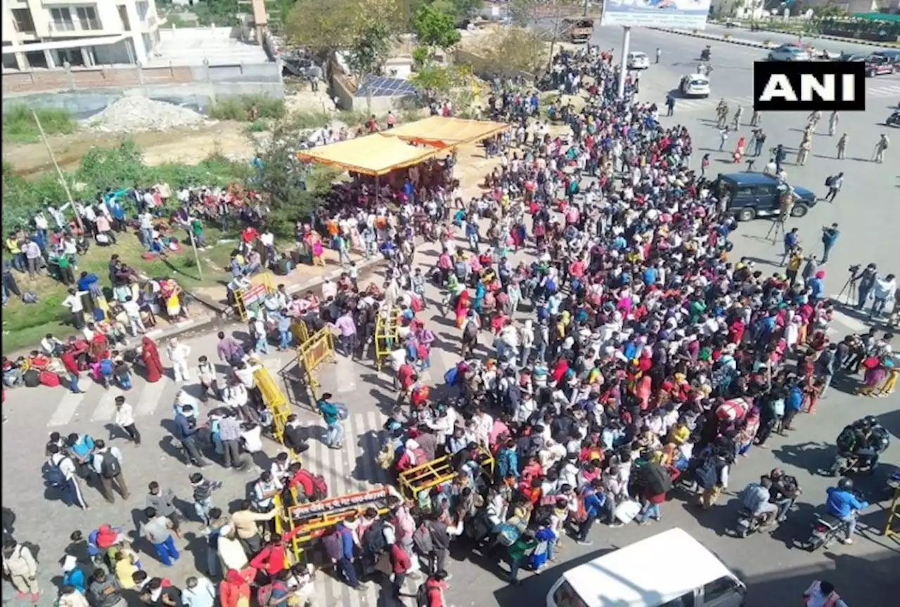 दिल्ली से मजदूरों को किसने खदेड़ा