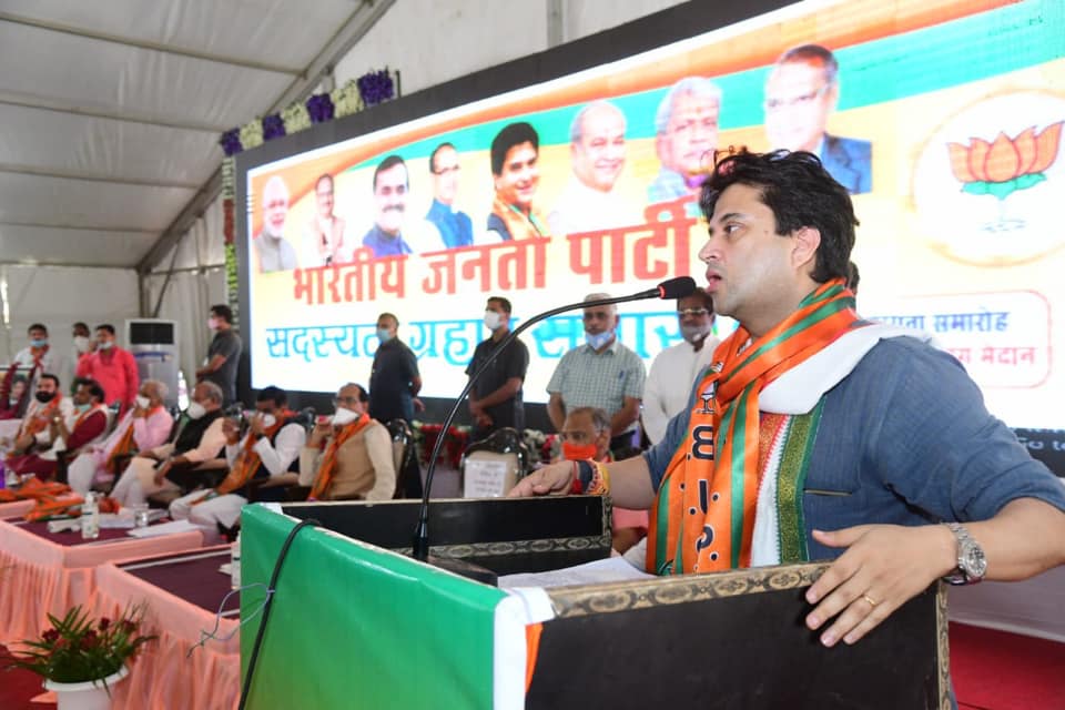 मध्यभारत में सिंधिया ने फहराया भगवा परचम