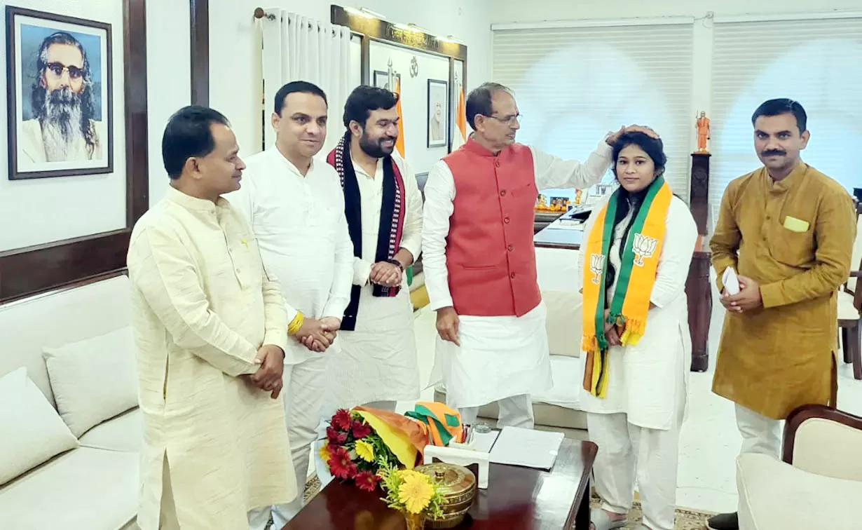 भाजपा के शक्ति संधान से चौखाने चित्त कमलनाथ कांग्रेस