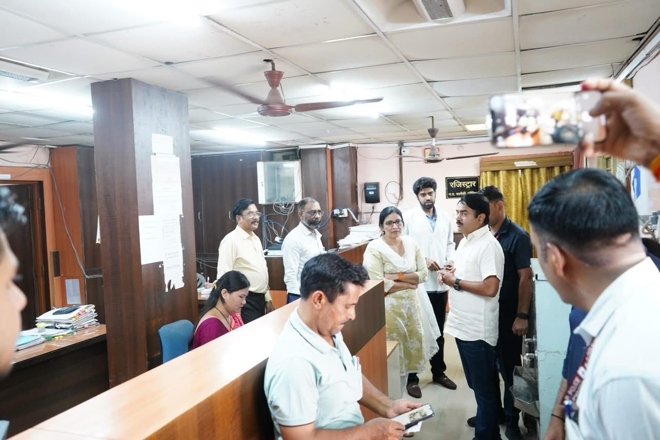 नाकामी पर पर्दा ढांकने रजिस्ट्रार ने छोटे मंत्री को ढाल बनाया