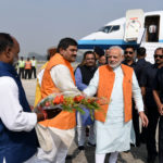 The Prime Minister, Shri Narendra Modi being received on his arrival at Varanasi, Uttar Pradesh on November 14, 2016.