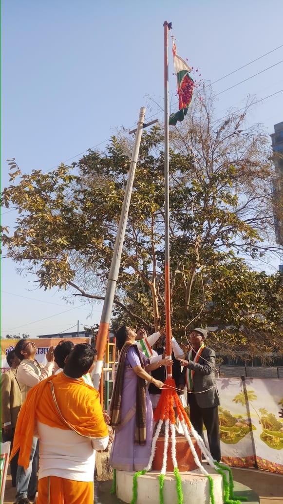 टीन शेड जैन मंदिर में गणतंत्र दिवस पर झंडावंदन