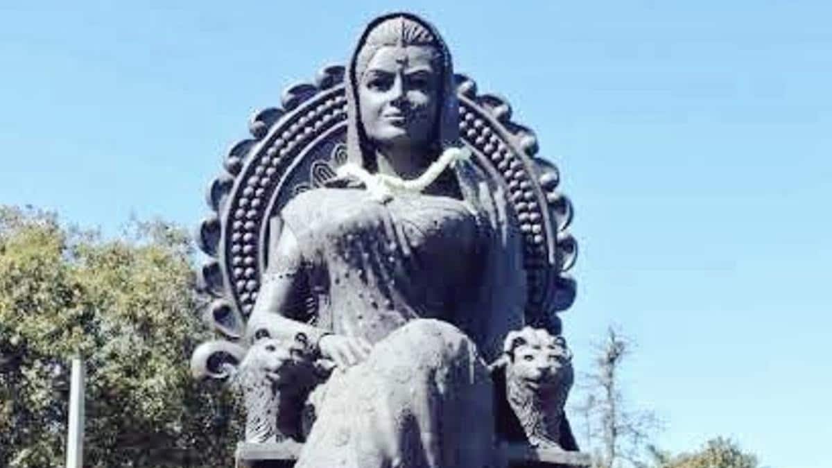 गोंडों का सम्मान रानी कमलापति रेलवे स्टेशन