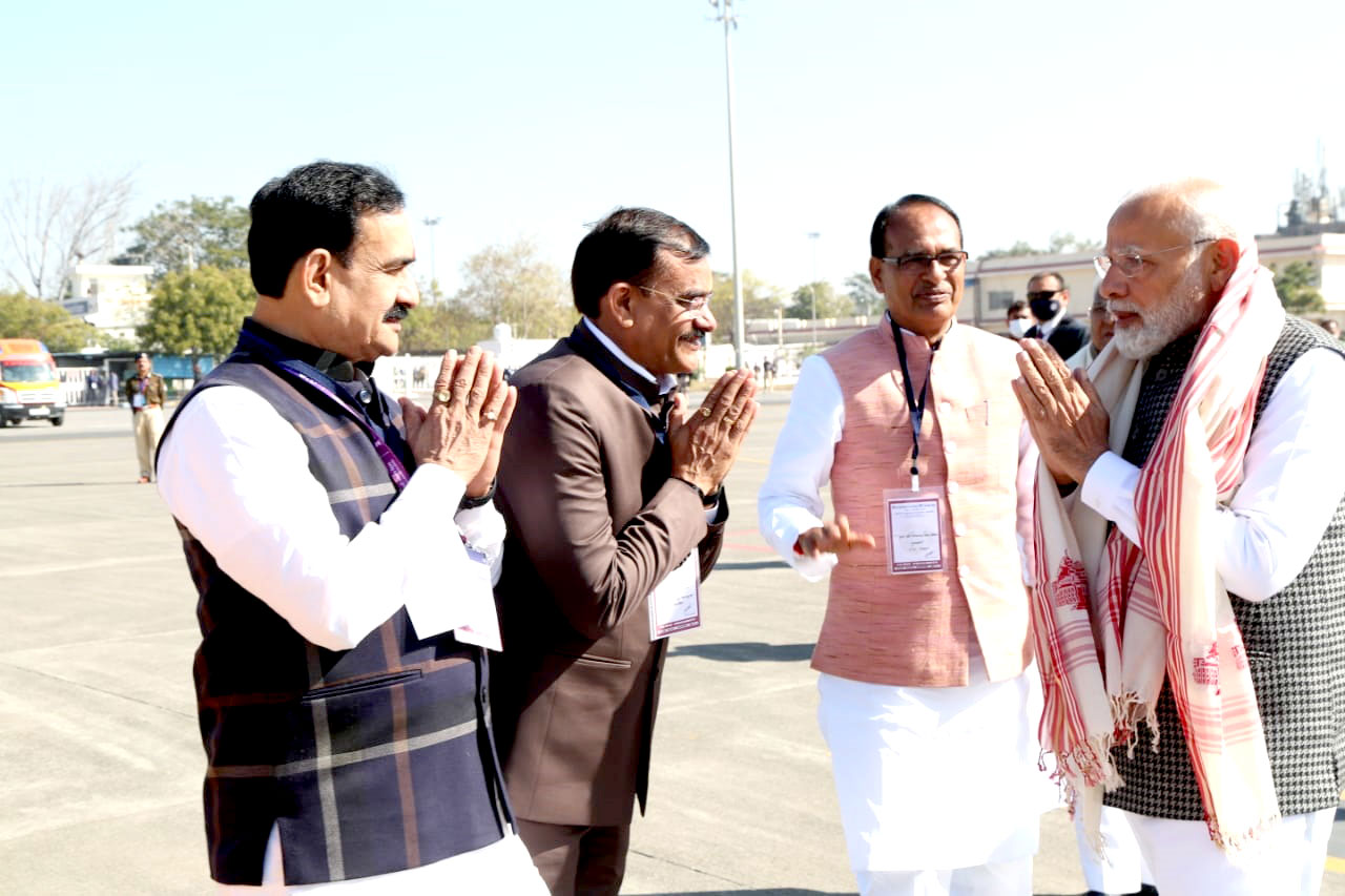 एमपी के उद्योगों में रुपया लगाकर धन उलीचने की होड़