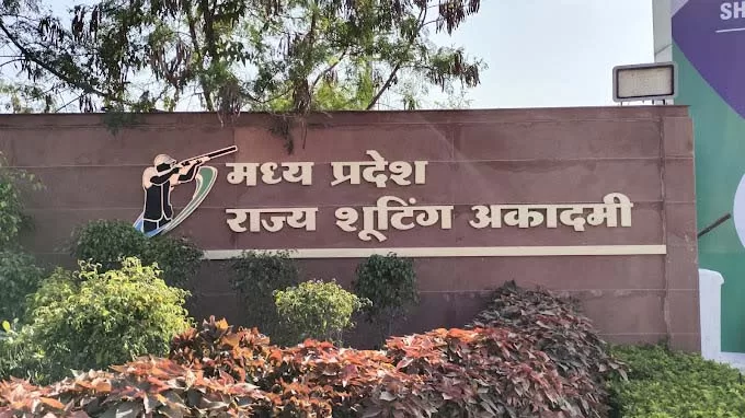 ठगी पकड़ी जाए तो बंदूक दिखाकर धमकाता है बूटकॉम का गुप्ता