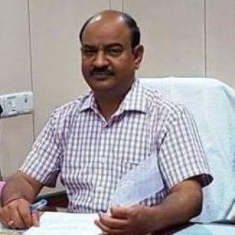 सरकार चाहती रोजगार मिले पर कलेक्टर वेतन देने राजी नहीं