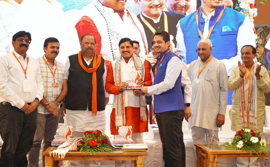 सत्ता के लुटेरों को क्यों पनाह दे रही अफसरशाही