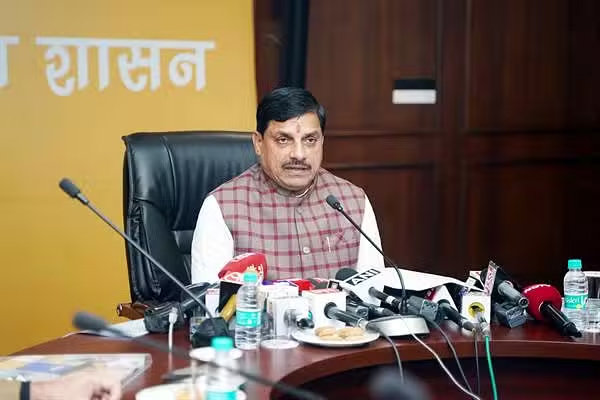 परिवहन माफिया को कुचलते मुख्यमंत्री डाक्टर मोहन यादव