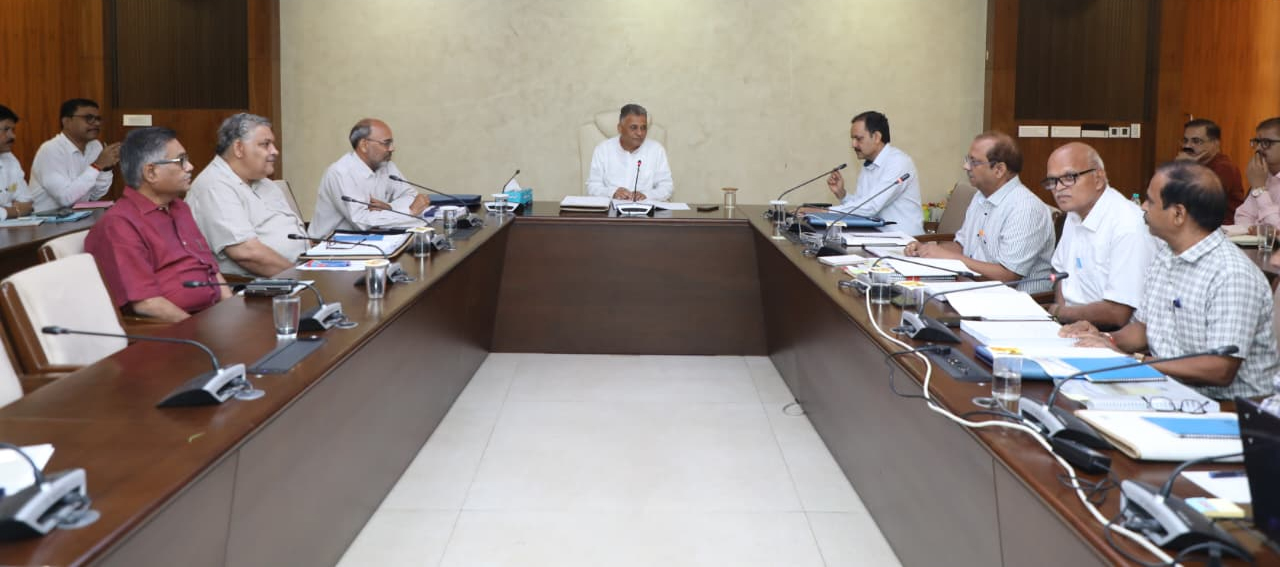 स्थानीय उद्योगों के अनुरूप पाठ्यक्रम बनाएं- इंदर सिंह परमार