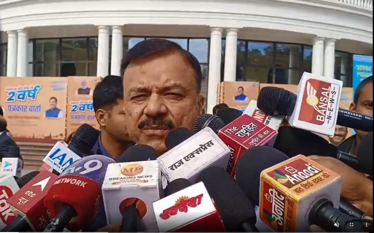 ट्रांसपोर्टरों से वसूला चंदा बांटते तो आलोचना न होतीःराव उदय प्रताप सिंह